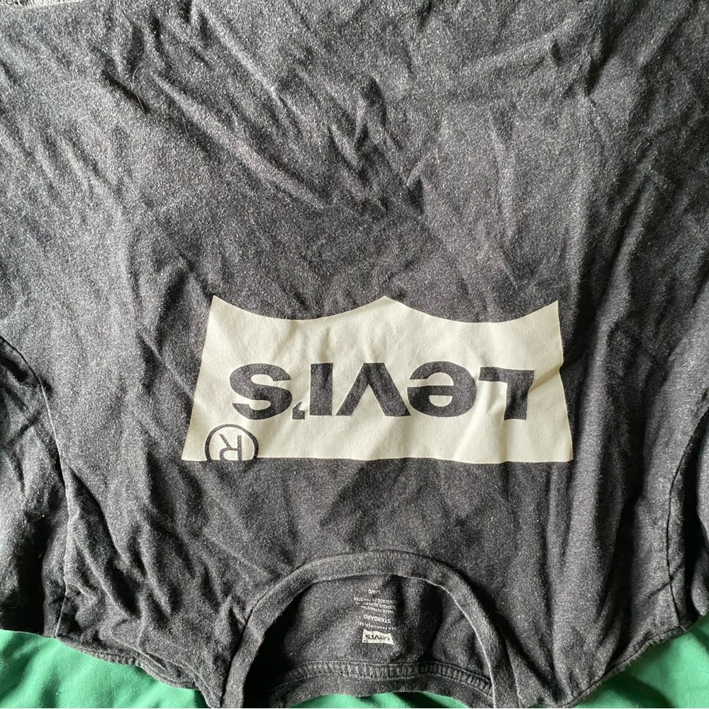 Levi t shirt
